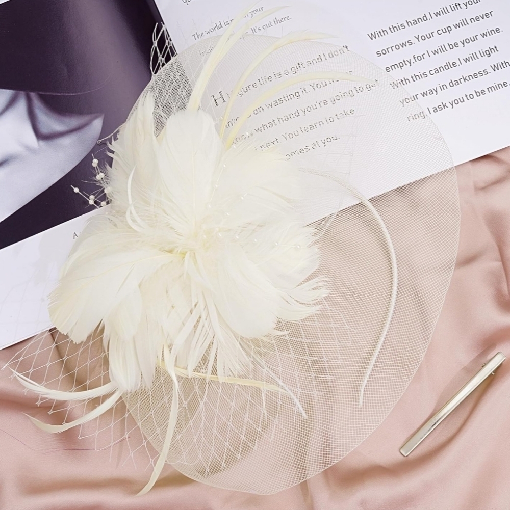 🐎NEW! Elegant Ivory Feather Fascinator Hat - Picture 2 of 4